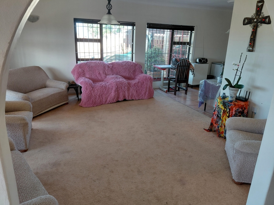 4 Bedroom Property for Sale in Heuwelkruin Eastern Cape